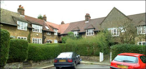 42-44 Asmuns Place view